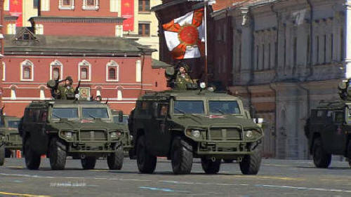Парад Победы 9 мая 2013 года. Красная площадь. Россия. Москва. Фото с сайта 1 канала. Нажмите фото для перехода на сайт 1 Канала.